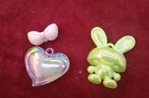 6月2日，在家里就能賺錢的工作，正規(guī)手工項目，靈活就業(yè)好選擇，手工之家手工事業(yè)發(fā)展離不開銷售體系，圖為勵志珠珠繡串珠手工材料剪影