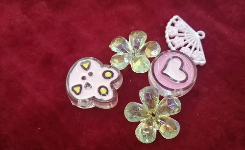 6月2日，在家里就能賺錢的工作，正規(guī)手工項目，靈活就業(yè)好選擇，手工之家手工事業(yè)發(fā)展離不開銷售體系，圖為勵志珠珠繡串珠手工材料剪影