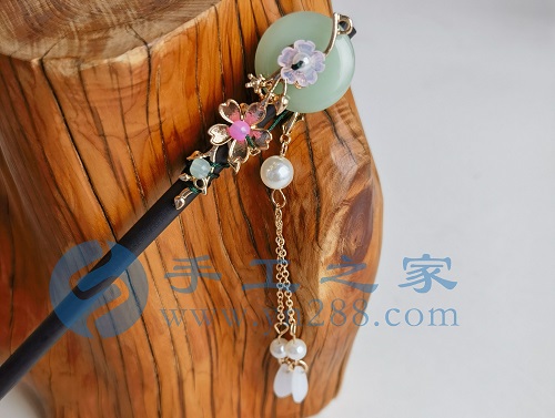 6月4日，手工活接單正規(guī)平臺，拿回家做的手工項目，可以開飾品加工廠，手工之家讓大家居家手工掙錢有底氣，圖為勵志珠珠繡串珠手工產(chǎn)品剪影