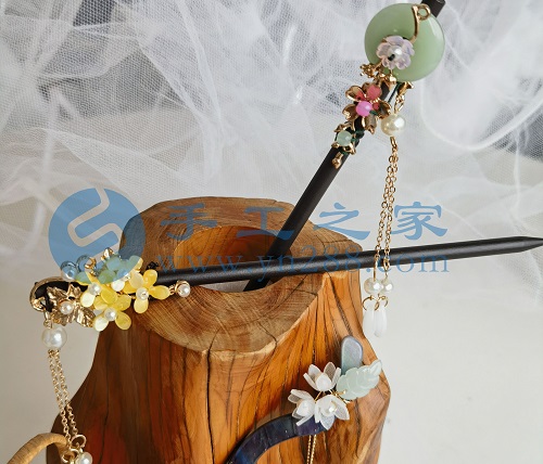 6月4日，手工活接單正規(guī)平臺，拿回家做的手工項目，可以開飾品加工廠，手工之家讓大家居家手工掙錢有底氣，圖為勵志珠珠繡串珠手工產(chǎn)品剪影