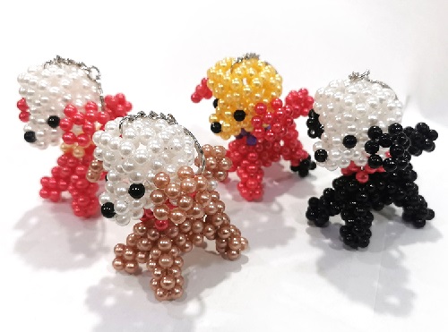 6月5日，可在家做的兼職手工活，想接正規(guī)廠家手工項目,靈活就業(yè)串珠手工,手工之家的手工項目前景在于哪兒？圖為勵志珠珠繡串珠手工產(chǎn)品剪影