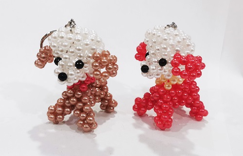 6月5日，可在家做的兼職手工活，想接正規(guī)廠家手工項目,靈活就業(yè)串珠手工,手工之家的手工項目前景在于哪兒？圖為勵志珠珠繡串珠手工產(chǎn)品剪影