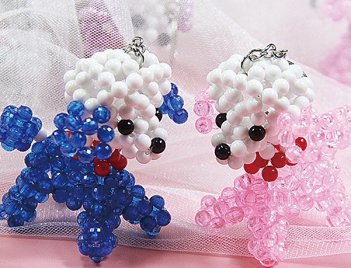 6月5日，可在家做的兼職手工活，想接正規(guī)廠家手工項目,靈活就業(yè)串珠手工,手工之家的手工項目前景在于哪兒？圖為勵志珠珠繡串珠手工產(chǎn)品剪影