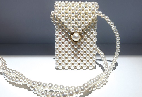 6月6日，手工活從哪里找廠家，可靠的串珠手工項(xiàng)目，靈活就業(yè)好手工，在手工之家，付出與收獲一致,圖為勵(lì)志珠珠繡串珠手工產(chǎn)品剪影