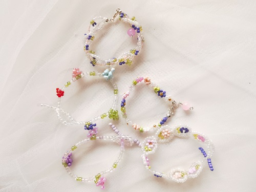 6月8日，在家能做的兼職正規(guī)，在家靈活就業(yè)串珠手工項(xiàng)目，在手工之家，大家為什么手工掙錢放心，圖為勵志珠珠繡串珠手工產(chǎn)品剪影