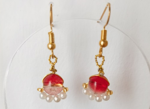 6月9日，兼職手工活外發(fā)加工在家可做，純手工項(xiàng)目在家專兼職都能干，手工之家的手工項(xiàng)目需要大家珍惜和努力，圖為勵(lì)志珠珠繡串珠手工產(chǎn)品剪影