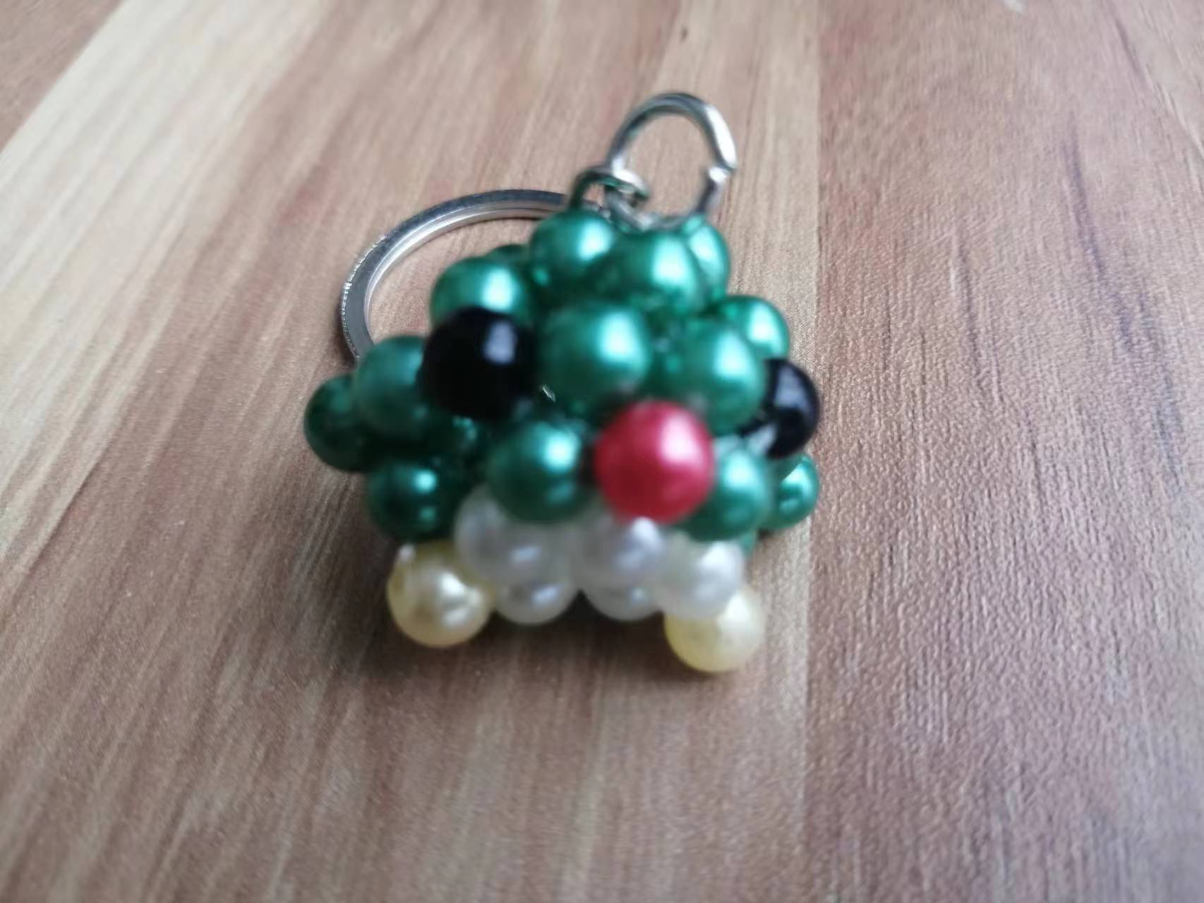 6月10日，手工活外發(fā)加工網(wǎng)，在家做串珠手工掙錢，在手工之家,這幾點(diǎn)決定了成品銷售做的好,圖為勵(lì)志珠珠繡串珠手工產(chǎn)品剪影