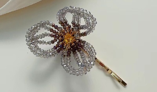 6月12日，手工活兼職招聘信息，在家做串珠手工項(xiàng)目掙錢，手工之家的純手工適合家里靈活就業(yè)創(chuàng)業(yè)，圖為勵(lì)志珠珠繡串珠手工產(chǎn)品剪影