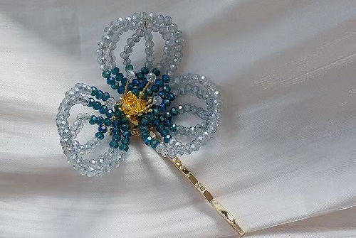 6月12日，手工活兼職招聘信息，在家做串珠手工項(xiàng)目掙錢，手工之家的純手工適合家里靈活就業(yè)創(chuàng)業(yè)，圖為勵(lì)志珠珠繡串珠手工產(chǎn)品剪影