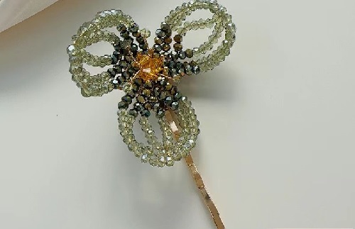 6月12日，手工活兼職招聘信息，在家做串珠手工項(xiàng)目掙錢，手工之家的純手工適合家里靈活就業(yè)創(chuàng)業(yè)，圖為勵(lì)志珠珠繡串珠手工產(chǎn)品剪影