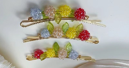 6月13日，外發(fā)加工接單，開飾品加工廠，正規(guī)廠家的手工，手工之家的手工實(shí)力因?yàn)槭冀K綜合發(fā)展，圖為勵(lì)志珠珠繡串珠手工產(chǎn)品剪影