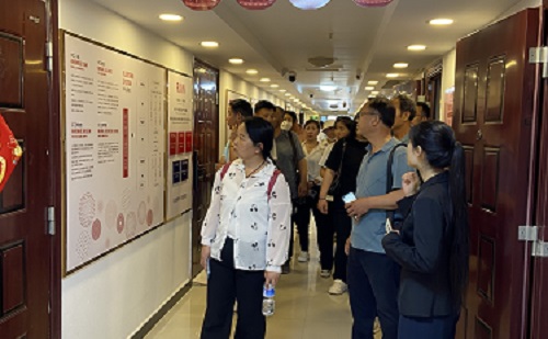 飾品加工廠+移動(dòng)潮品店，讓大家一起做手工掙錢 ------ 記石家莊項(xiàng)目考察團(tuán)隊(duì)到手工之家考察合作