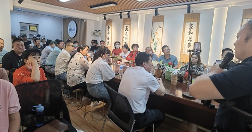 飾品加工廠+移動(dòng)潮品店，讓大家一起做手工掙錢 ------ 記石家莊項(xiàng)目考察團(tuán)隊(duì)到手工之家考察合作