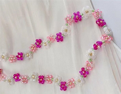 6月15日，手工活外發(fā)加工可靠嗎，靈活就業(yè)創(chuàng)業(yè)，飾品加工廠，在手工之家，為什么非常重視創(chuàng)新，圖為勵志珠珠繡串珠手工產(chǎn)品剪影