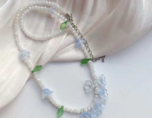 6月15日，手工活外發(fā)加工可靠嗎，靈活就業(yè)創(chuàng)業(yè)，飾品加工廠，在手工之家，為什么非常重視創(chuàng)新，圖為勵志珠珠繡串珠手工產(chǎn)品剪影