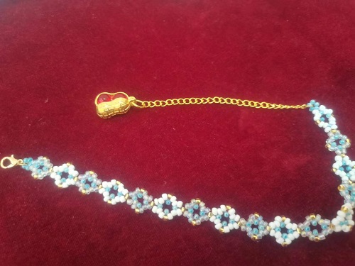 6月17日，兼職手工活可以帶回家做的，開飾品加工廠，串珠手工靈活就業(yè)創(chuàng)業(yè)，手工之家專心專注一件事，圖為勵志珠珠繡串珠手工產(chǎn)品剪影