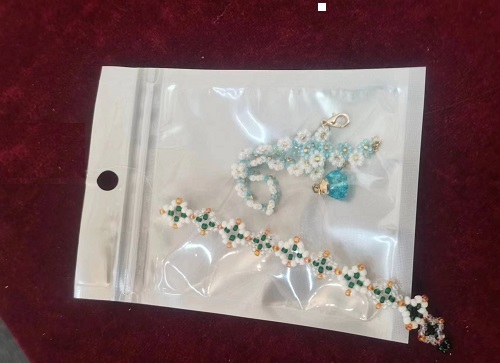 6月17日，兼職手工活可以帶回家做的，開飾品加工廠，串珠手工靈活就業(yè)創(chuàng)業(yè)，手工之家專心專注一件事，圖為勵志珠珠繡串珠手工產(chǎn)品剪影