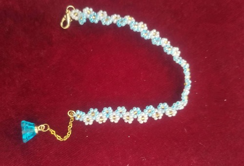 6月17日，兼職手工活可以帶回家做的，開飾品加工廠，串珠手工靈活就業(yè)創(chuàng)業(yè)，手工之家專心專注一件事，圖為勵志珠珠繡串珠手工產(chǎn)品剪影