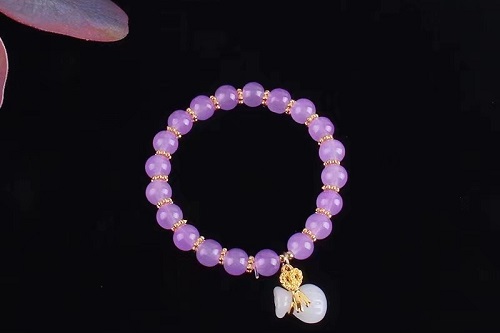 6月22日，手工活接單平臺，靈活就業(yè)的手工，開飾品加工廠，手工之家與手工項目相互成就，圖為勵志珠珠繡串珠手工產品剪影