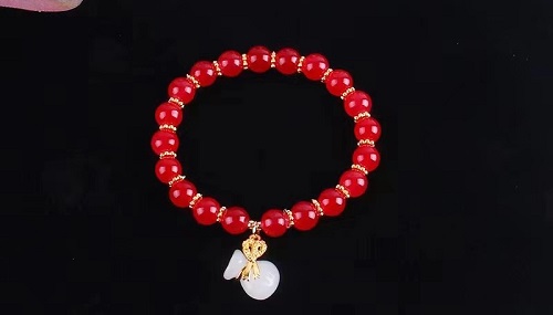 6月22日，手工活接單平臺，靈活就業(yè)的手工，開飾品加工廠，手工之家與手工項目相互成就，圖為勵志珠珠繡串珠手工產品剪影