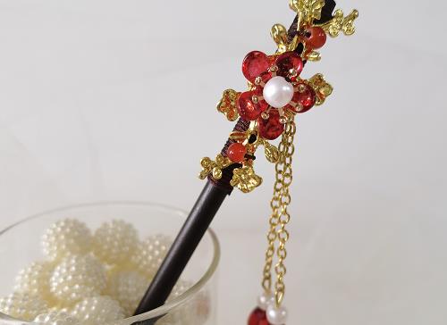 6月28日，在家能做的兼職正規(guī)，手工飾品加工廠掙錢，拿回家做的手工項(xiàng)目，在手工之家每一份事業(yè)都是全力以赴的，圖為勵志珠珠繡串珠手工產(chǎn)品剪影