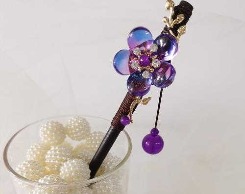 6月28日，在家能做的兼職正規(guī)，手工飾品加工廠掙錢，拿回家做的手工項(xiàng)目，在手工之家每一份事業(yè)都是全力以赴的，圖為勵志珠珠繡串珠手工產(chǎn)品剪影