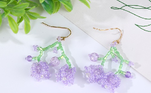 7月1日，手工活外發(fā)一手貨源，開飾品加工廠，在家兼職手工活掙錢，在手工之家，軟實力和硬實力都讓人放心，圖為勵志珠珠繡串珠手工產(chǎn)品剪影