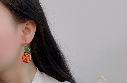 7月4日，家里干的手工活兼職，帶回家做的手工項(xiàng)目，開(kāi)飾品加工廠，手工之家是真正做事業(yè)和企業(yè)的，圖為勵(lì)志珠珠繡串珠手工產(chǎn)品剪影