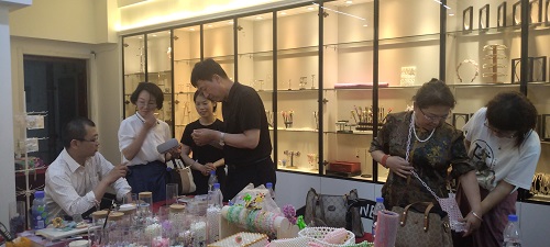 全心用手工助力，給殘疾人朋友一個新天地------記手工之家的串珠純手工項目受邀參加“百萬殘疾人居家創(chuàng)業(yè)工程”