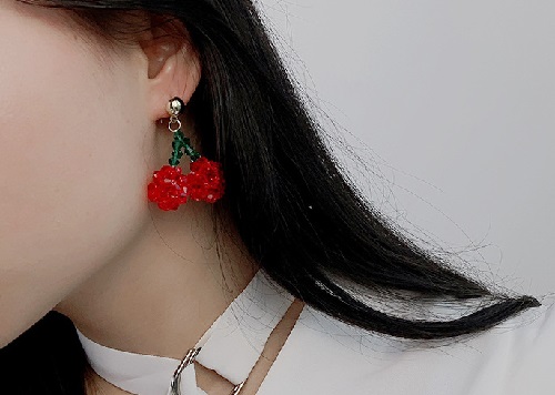 7月7日，手工活加工外發(fā)回收，靈活就業(yè)好副業(yè)，開飾品加工廠，手工之家的產(chǎn)品好，離不開材料的貢獻，圖為串珠米珠繡手工產(chǎn)品剪影