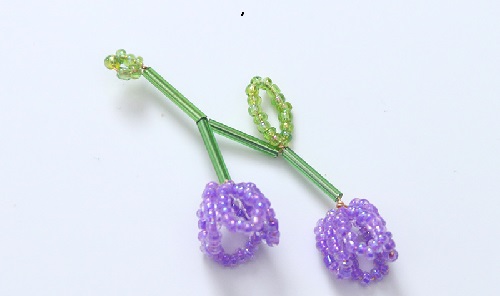 7月10日，家里干的手工活兼職，在家做的好副業(yè)，手工飾品加工廠，讓合作者有個(gè)好收入，在手工之家，1+1大于2，圖為串珠米珠繡手工產(chǎn)品剪影