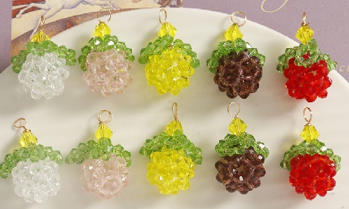 7月14日，手工活兼職招聘信息，居家靈活就業(yè)副業(yè)，開飾品加工廠，合作手工之家的服務(wù)內(nèi)容是什么，圖為串珠米珠繡手工產(chǎn)品剪影