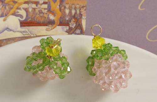 7月14日，手工活兼職招聘信息，居家靈活就業(yè)副業(yè)，開飾品加工廠，合作手工之家的服務(wù)內(nèi)容是什么，圖為串珠米珠繡手工產(chǎn)品剪影