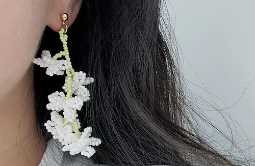 7月16日，手工活外發(fā)一手貨源，開(kāi)飾品加工廠，居家靈活就業(yè)創(chuàng)業(yè)好選擇，與手工之家合作，遠(yuǎn)近不是問(wèn)題，圖為串珠米珠繡手工產(chǎn)品剪影