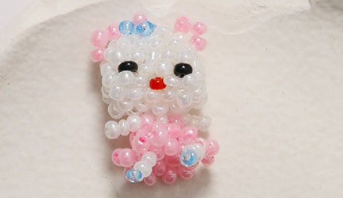 7月29日，手工活兼職可帶回家，開飾品加工廠，在家做手工掙錢，在手工之家，我能做這個手工嗎？圖為串珠米珠繡手工產(chǎn)品剪影