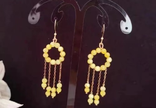 8月7日，手工兼職的正規(guī)網(wǎng)站，手工活外發(fā)加工正規(guī)廠家，開飾品加工廠，在家做的手工靈活就業(yè)，手工之家的創(chuàng)新對手工發(fā)展的重要性，圖為串珠米珠繡手工產品剪影