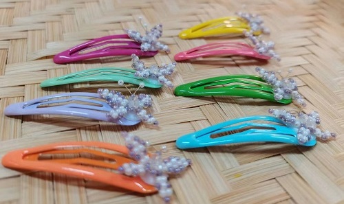 9月12日，外發(fā)手工活正規(guī)平臺，適合的串珠手工項目，開飾品加工廠，手工之家的服務這樣做，圖為飾品類串珠純手工產(chǎn)品剪影