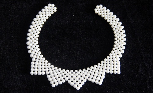 10月10日，在家里就能賺錢的工作，開飾品加工廠，居家手工靈活就業(yè)創(chuàng)業(yè)，手工之家的純手工，穩(wěn)定可靠，十多年了，圖為串珠米珠繡手工產品剪影