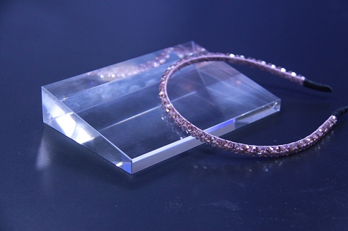 10月12日，外發(fā)手工活正規(guī)平臺，開飾品加工廠，在家做手工掙錢，選手工之家手工副業(yè)，讓人靈活增收，圖為串珠米珠繡手工產(chǎn)品剪影