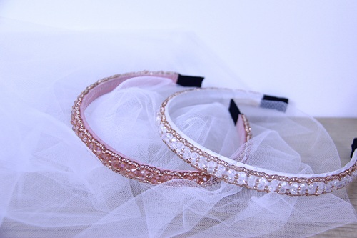 10月14日，手工活兼職可帶回家，開手工飾品加工廠，手工活接單平臺(tái)，在手工之家，加工銷售怎么做，圖為串珠米珠繡手工產(chǎn)品剪影