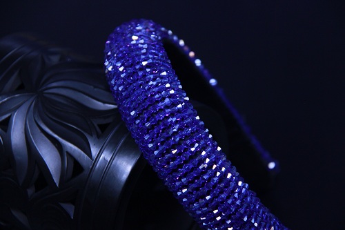 10月16日，手工活外發(fā)一手貨源，開飾品加工廠，在家兼職手工活掙錢，在手工之家，哪些方面收入好？圖為串珠米珠繡手工產(chǎn)品剪影