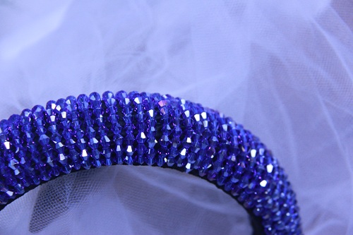 10月16日，手工活外發(fā)一手貨源，開飾品加工廠，在家兼職手工活掙錢，在手工之家，哪些方面收入好？圖為串珠米珠繡手工產(chǎn)品剪影