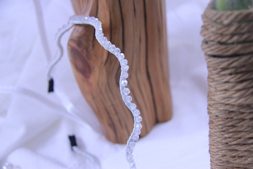 10月18日，手工活外發(fā)加工正規(guī)的廠家，開(kāi)飾品加工廠，靈活就業(yè)創(chuàng)業(yè)，在手工之家，誰(shuí)能成為合作人員，圖為串珠米珠繡手工產(chǎn)品剪影