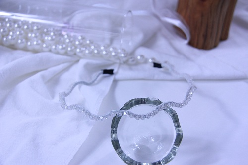 10月18日，手工活外發(fā)加工正規(guī)的廠家，開(kāi)飾品加工廠，靈活就業(yè)創(chuàng)業(yè)，在手工之家，誰(shuí)能成為合作人員，圖為串珠米珠繡手工產(chǎn)品剪影