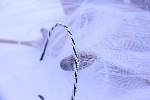 10月23日，在家里做什么可以掙錢，可以拿回家做的手工項目，開飾品加工廠，選手工之家各個方面都讓人放心，圖為串珠米珠繡純手工產品剪影