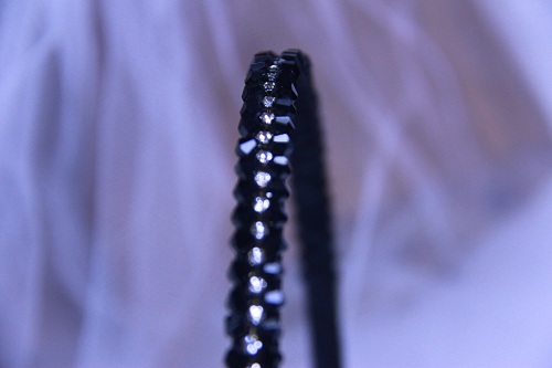 10月24日，在家可以做的兼職工作，在家做手工掙錢，能開飾品加工廠，在手工之家，重產(chǎn)品銷售是長久穩(wěn)定的重要原因，圖為串珠米珠繡純手工產(chǎn)品剪影