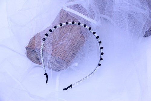 10月27日，兼職手工活外發(fā)加工在家可做，在家做手工，靈活就業(yè)創(chuàng)業(yè)，開飾品加工廠，在手工之家，負(fù)責(zé)任才能出成績(jī)，圖為串珠米珠繡手工產(chǎn)品剪影