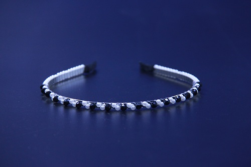 10月27日，兼職手工活外發(fā)加工在家可做，在家做手工，靈活就業(yè)創(chuàng)業(yè)，開飾品加工廠，在手工之家，負(fù)責(zé)任才能出成績(jī)，圖為串珠米珠繡手工產(chǎn)品剪影