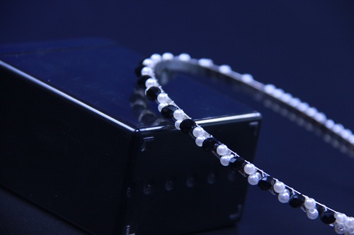 10月27日，兼職手工活外發(fā)加工在家可做，在家做手工，靈活就業(yè)創(chuàng)業(yè)，開飾品加工廠，在手工之家，負(fù)責(zé)任才能出成績(jī)，圖為串珠米珠繡手工產(chǎn)品剪影