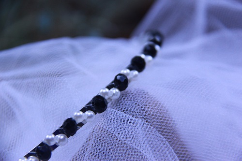 10月27日，兼職手工活外發(fā)加工在家可做，在家做手工，靈活就業(yè)創(chuàng)業(yè)，開飾品加工廠，在手工之家，負(fù)責(zé)任才能出成績(jī)，圖為串珠米珠繡手工產(chǎn)品剪影